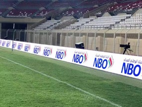 Quais recursos de proteção um telão LED para estádio deve ter?